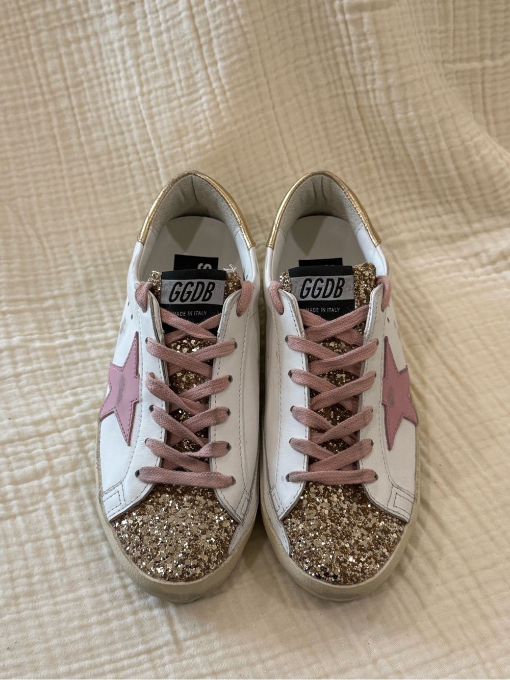 - NEW Golden Goose Super Star Sneaker in White, Ancient Pink, & Gold BT - Picture 2 of 7